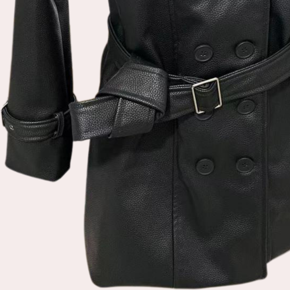 Lichte leren damesjas voor de zomer