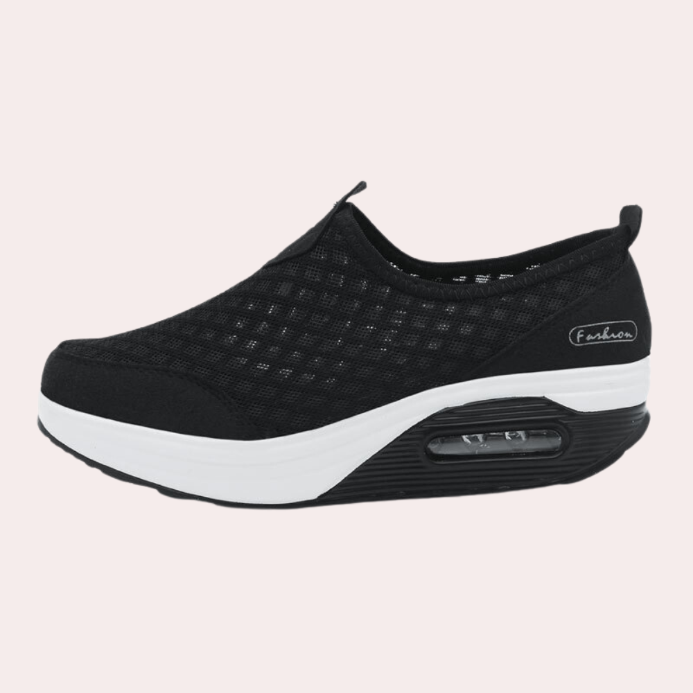 Ademende zomerse damessneakers met sleehak