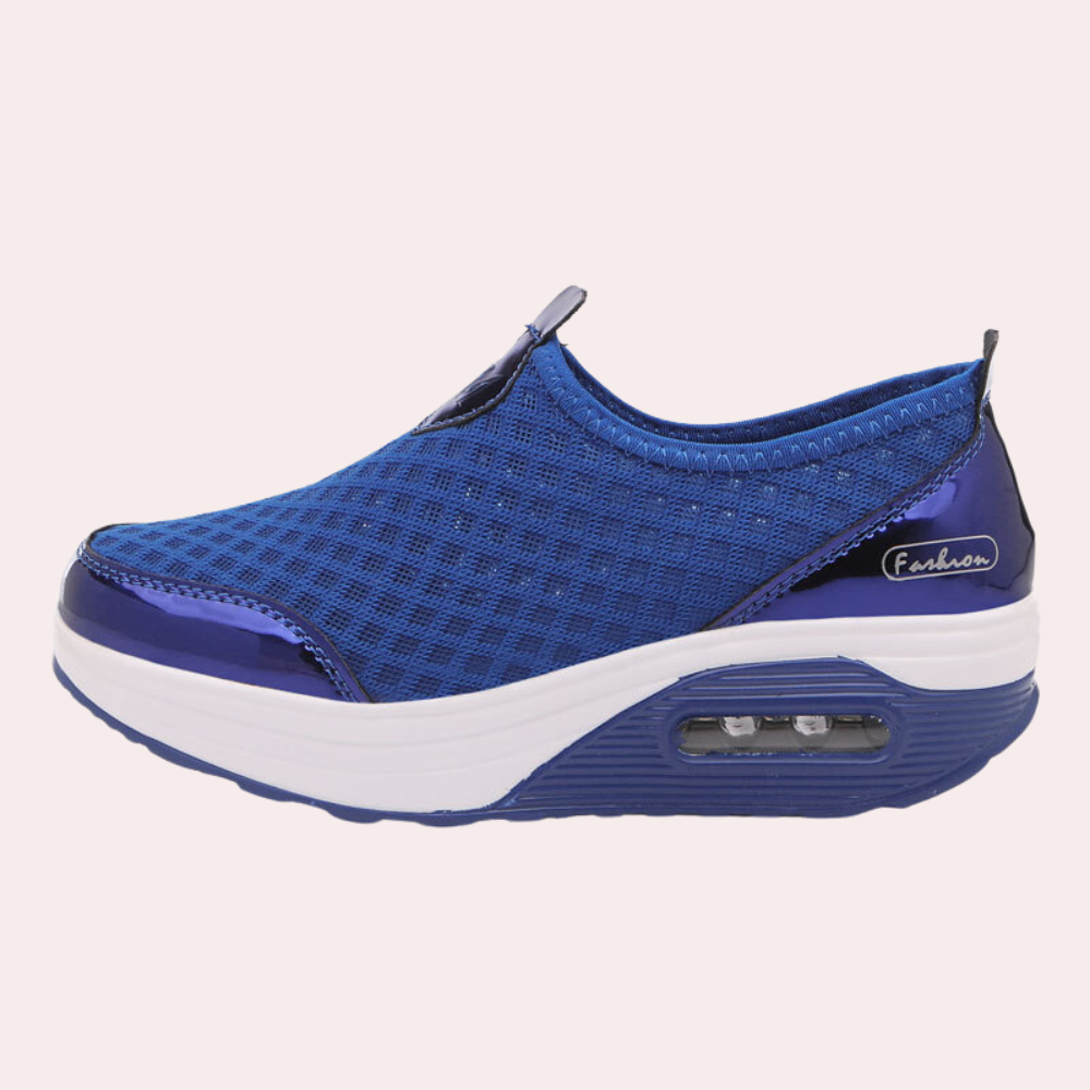 Ademende zomerse damessneakers met sleehak