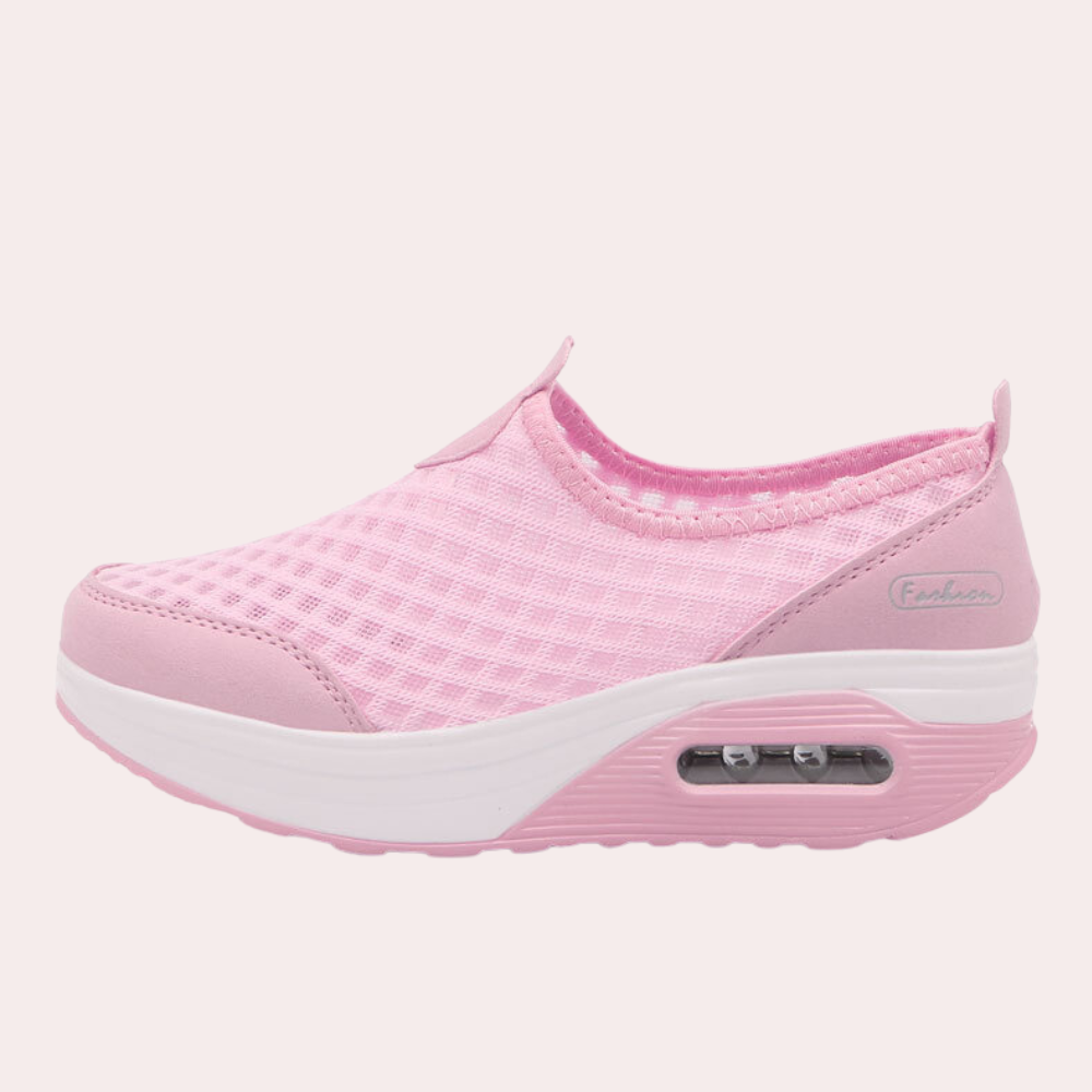 Ademende zomerse damessneakers met sleehak